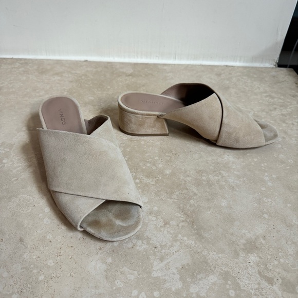 Vince Karsen Beige Suede Block Heel Slide Sandals Womens Size 8.5 M Open Toe - Picture 4 of 13